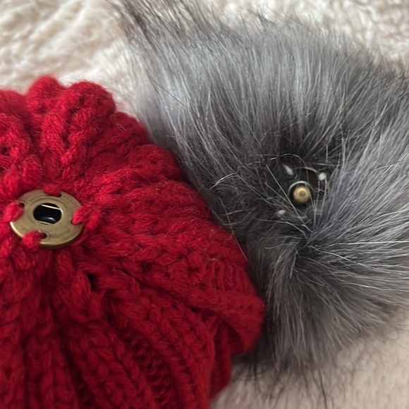 Red Toque with Two Removable Pompoms - Picture 4 of 5